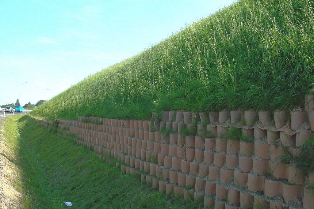 chcesz solidnie zabezpieczyc opadajacy grunt wybierz konstrukcje oporowe ktore sa trwale i skuteczne 1.jpg 1